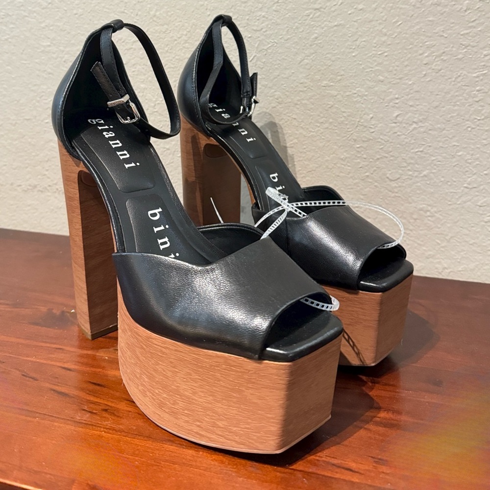 NWOT Gianni Bini Fenix Leather Peep Toe Woodgrain Platform Pumps Size 9